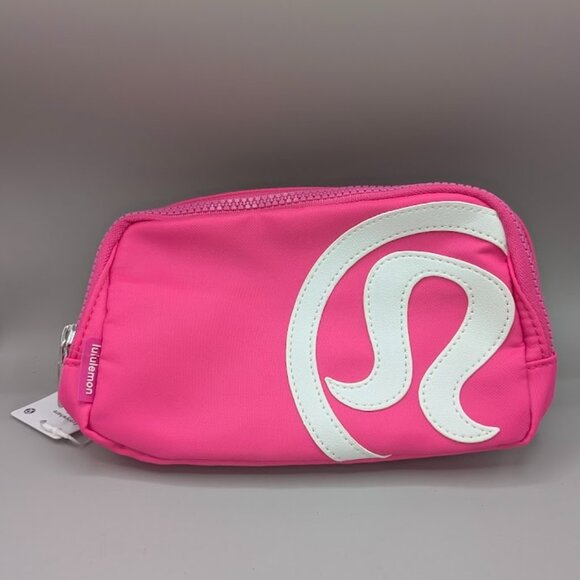 Lululemon Everywhere Belt Bag 2L SONIC PINK New With WHITE LOGO - Picture 1 of 3